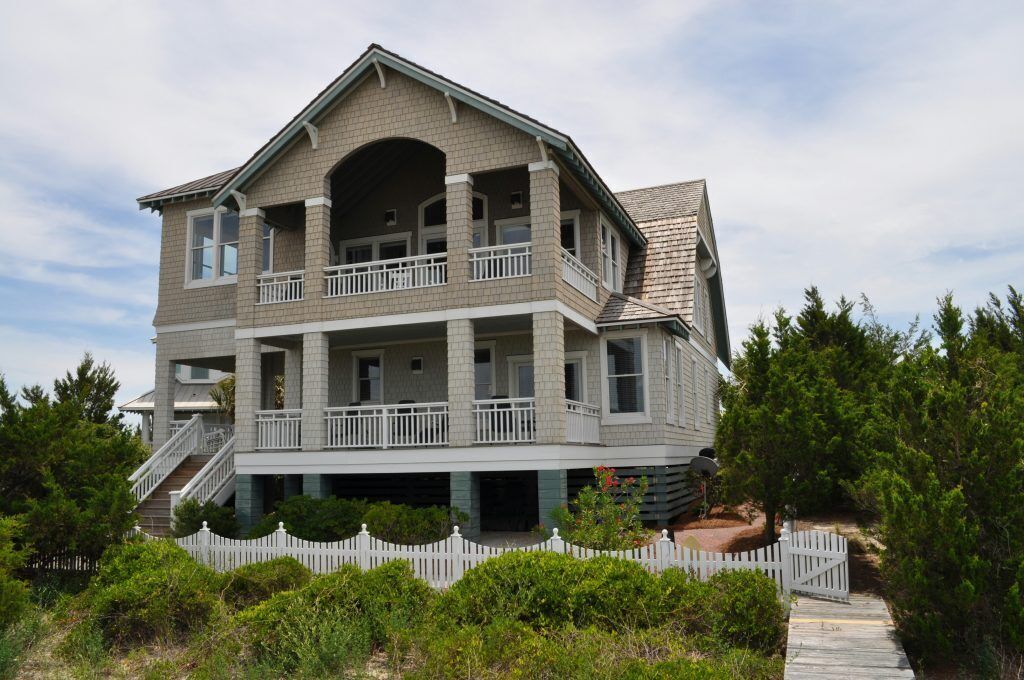 Unbelievable views in this spectacular pet friendly home