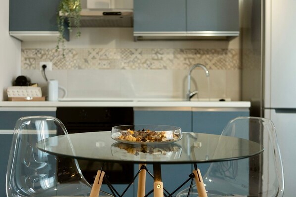 Refrigerador, microondas, horno