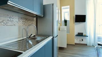 Fridge, microwave, oven