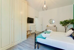 1 bedroom, internet, bed sheets