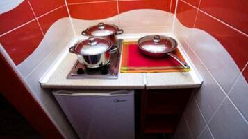 Comfort Apartment, Garden View | Private kitchen | Mini-fridge, dishwasher, toaster, cookware/dishes/utensils