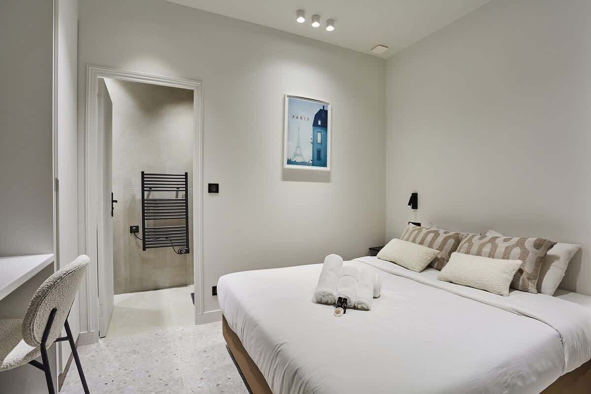 2 habitaciones, tabla de planchar con plancha y wifi gratis 