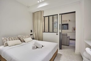 2 slaapkamers, een strijkplank/strijkijzer, gratis wifi, beddengoed