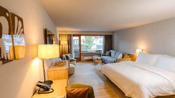 Suíte júnior, sacada | 1 quarto, cofres nos quartos, escrivaninha, cortinas blackout