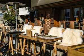 Terrace/patio - Seven Alpina Boutique Hotel (Klosters-Serneus)