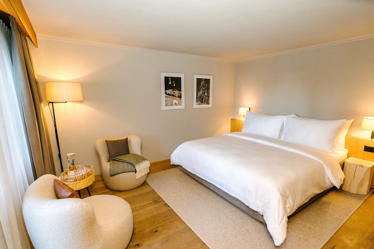 Double Room, Balcony | 1 bedroom, in-room safe, desk, blackout curtains