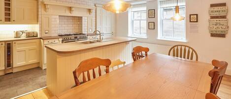 Cottage | Dining