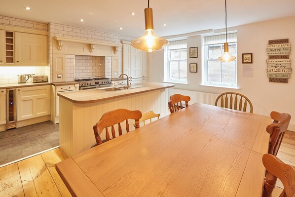 Cottage | Dining