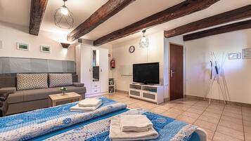 1 bedroom, desk, free WiFi, bed sheets