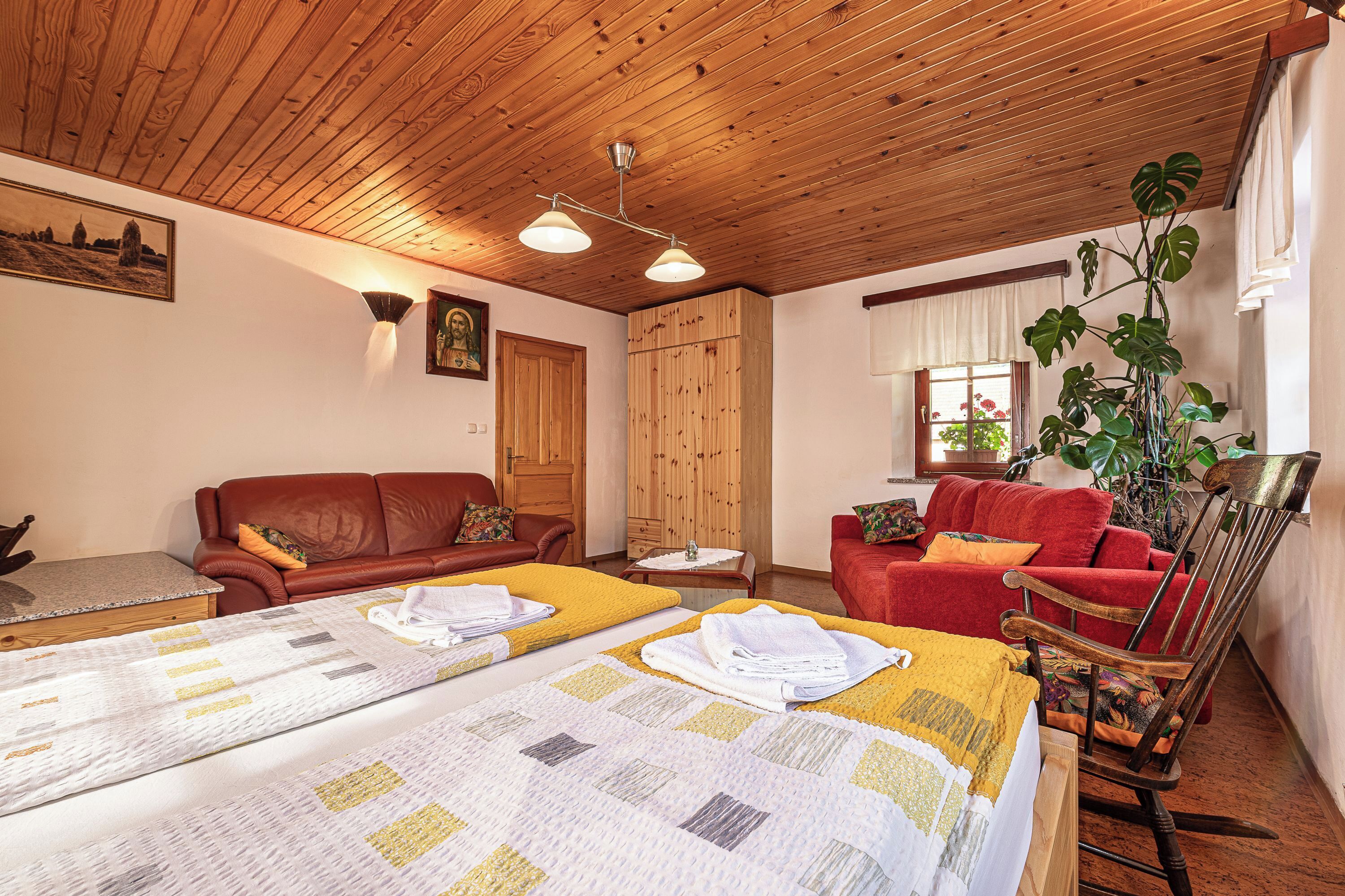 Family Apartment, Multiple Bedrooms, Mountainside (Vineyard Suite Kolpa Zupančič A) | 1 bedroom, desk, free WiFi, bed sheets