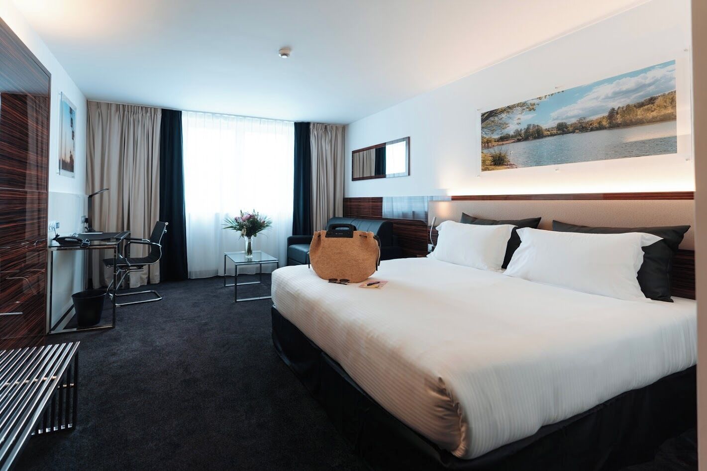 Executive Double Room | Premium bedding, minibar, in-room safe, desk