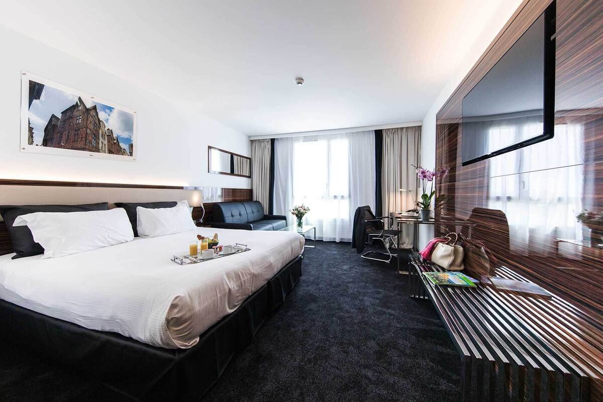 Phòng đôi Executive | Bộ đồ giường cao cấp, minibar, két bảo mật tại phòng, bàn 