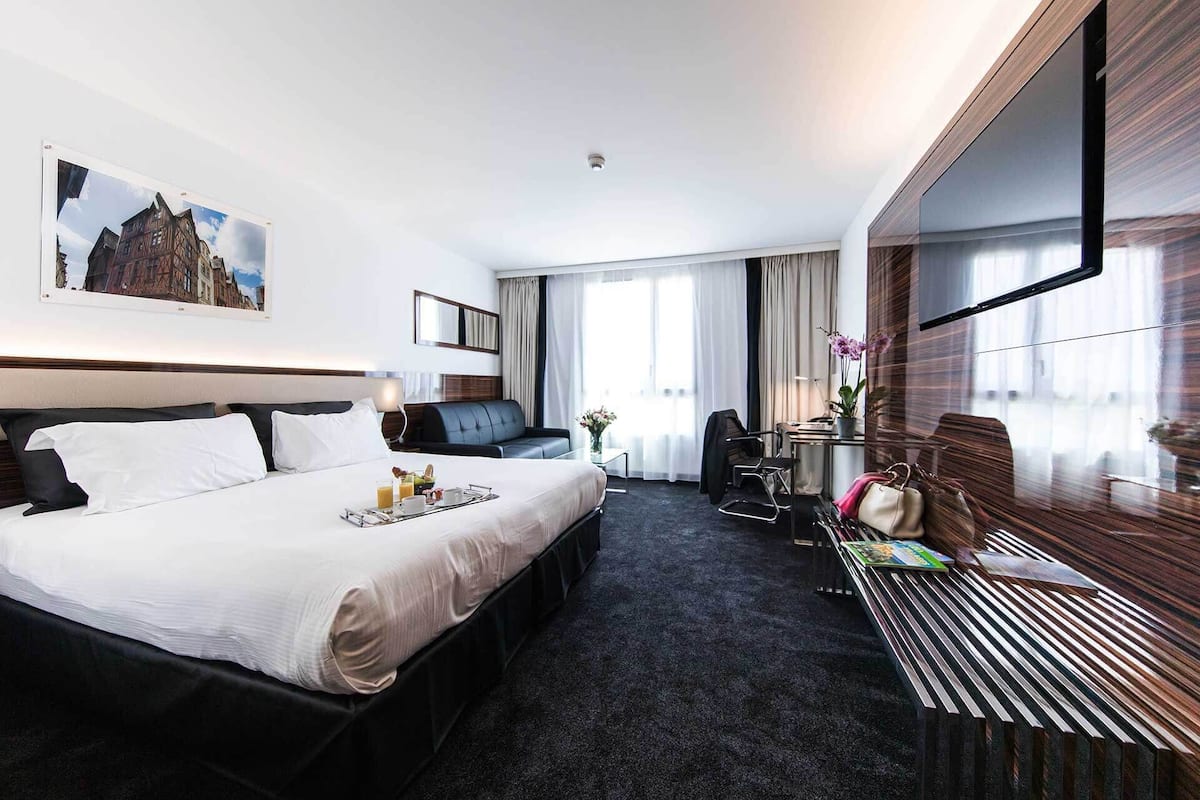 Executive Double Room | 1 bedroom, premium bedding, minibar, in-room safe