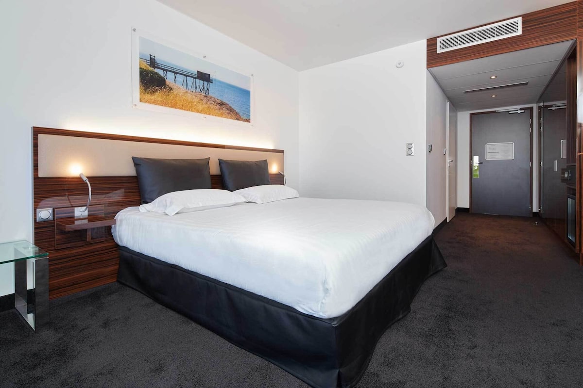 Comfort Double Room | 1 bedroom, premium bedding, minibar, in-room safe