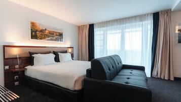 Family Executive Suite | Premium bedding, minibar, in-room safe, desk