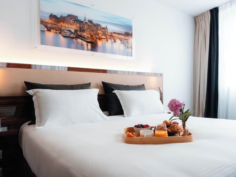 Prestige Suite | Premium bedding, minibar, in-room safe, desk