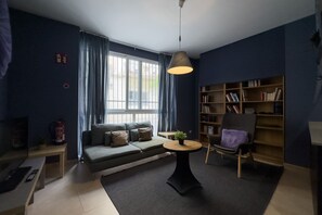 TV - Cosy studio close to city center in Sants (L'Hospitalet de Llobregat)