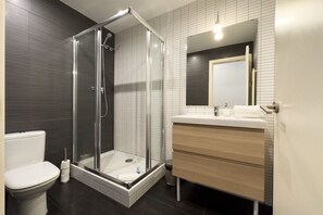 Haartrockner, Handtücher, Toilettenpapier