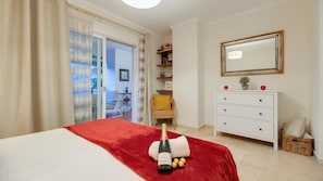 2 bedrooms, iron/ironing board, travel cot, free WiFi - Urban Exclusivity At Puerto Banús (Marbella)