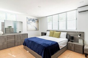 4 quartos, escrivaninha, Wi-Fi, roupa de cama