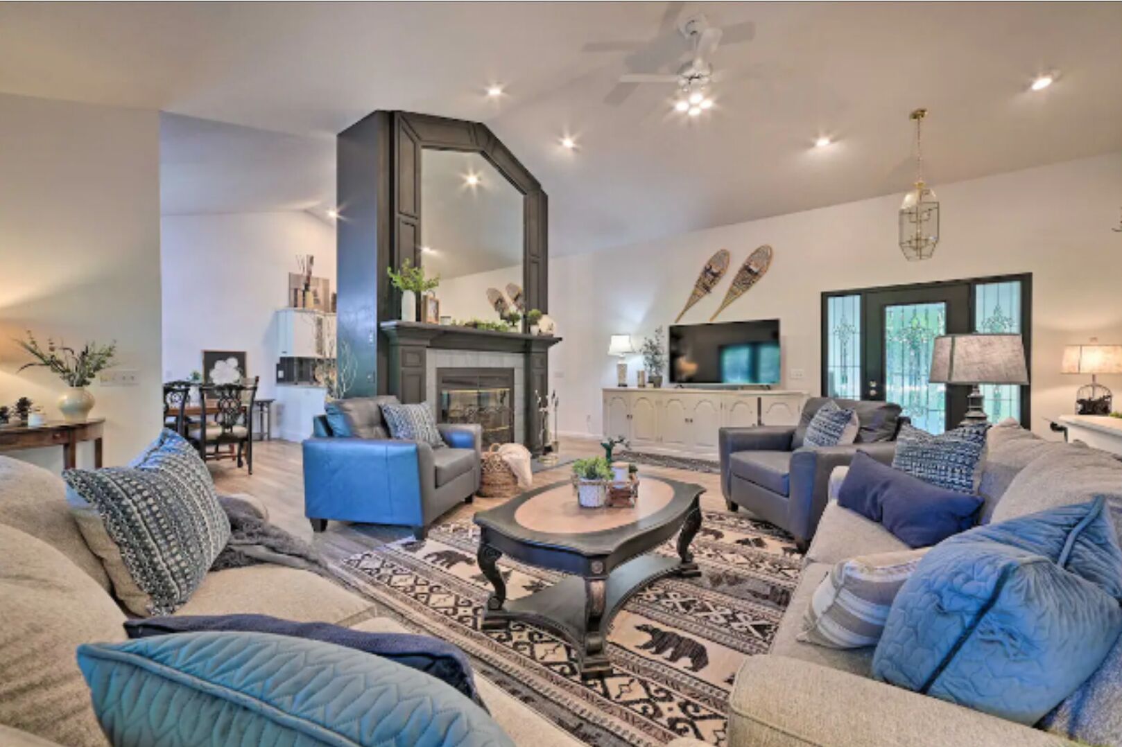Spacious Golf/Ski Group Retreat  On Golf Course with On Site Hot Tub & Game Room
