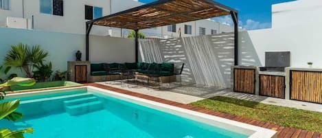 Outdoor pool, a heated pool