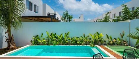 Outdoor pool, a heated pool