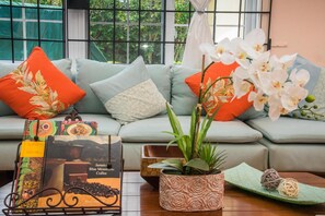 Villa | 4 bedrooms - Itti Barry Villa - Your Authentic Stay (Ocho Rios)