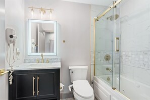 Whirlpool, Haartrockner, Bidet, Handtücher