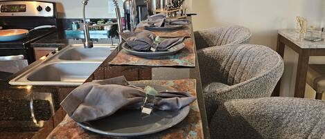 冰箱、微波炉、烤箱、炉灶