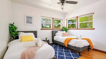 2 Schlafzimmer, Schreibtisch, Bügeleisen/Bügelbrett, WLAN