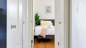 2 bedrooms, desk, iron/ironing board, WiFi