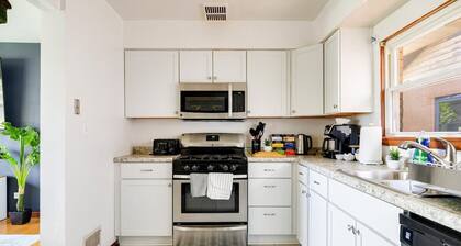 Curated for Cozy Stays -2 Parking Spaces, Sleeps 4