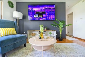 テレビ、書斎 / ワークスペース