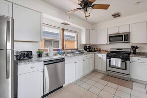 Fridge, microwave, oven, stovetop - Cozy Getaway - 2 Parking Spaces, Sleeps 4! (Westmont)