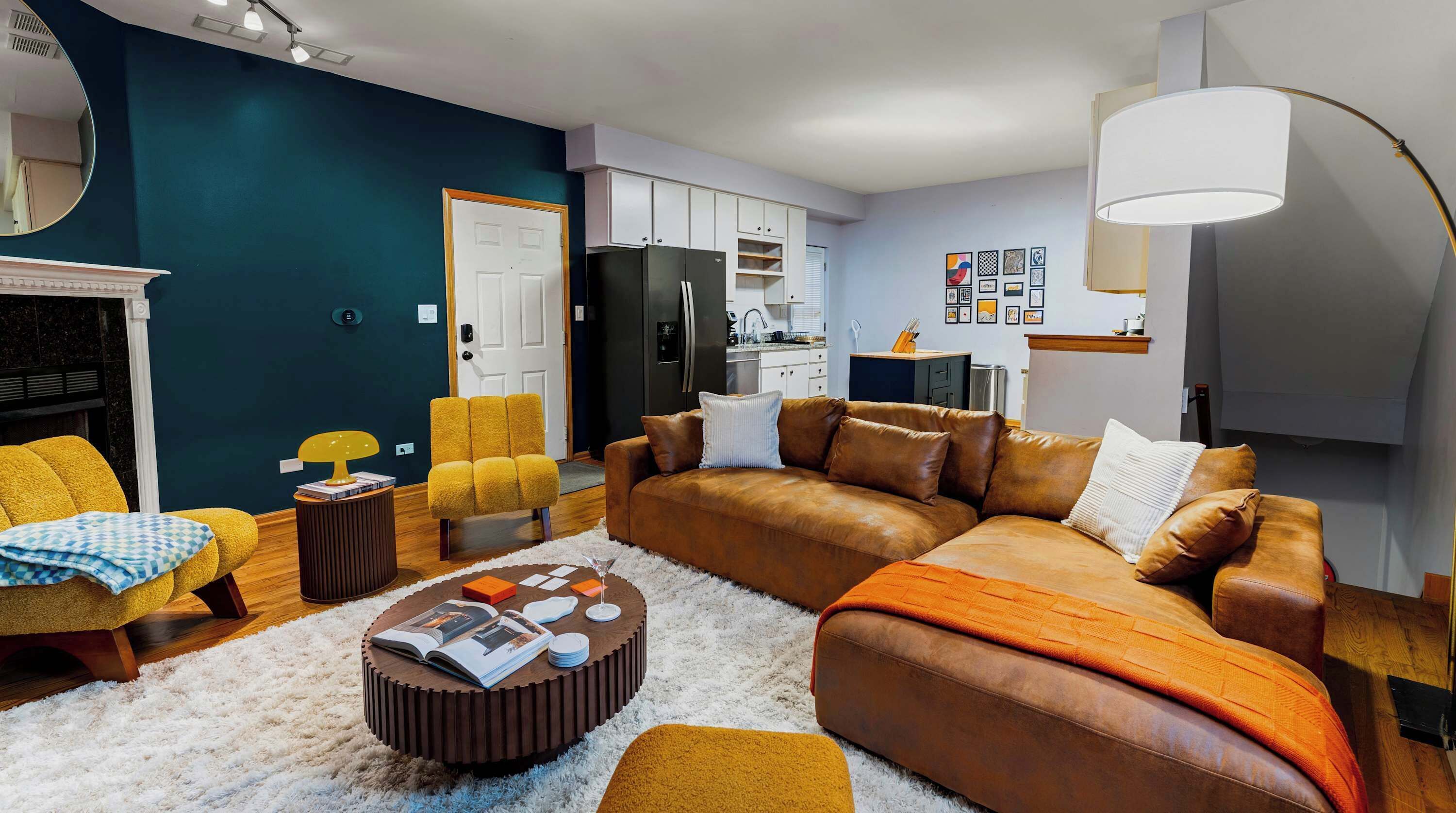 TV, peis og kontorer