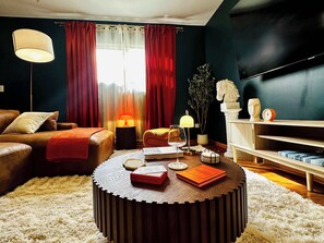 Fernseher, Kamin, Arbeitsbereiche