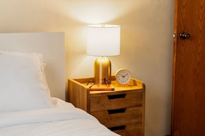 3 Schlafzimmer, Schreibtisch, Bügeleisen/Bügelbrett, WLAN