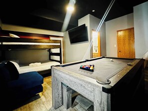 3 Schlafzimmer, Schreibtisch, Bügeleisen/Bügelbrett, WLAN