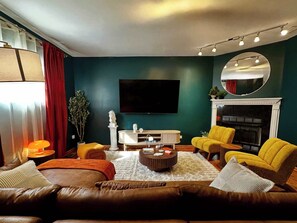 Fernseher, Kamin, Arbeitsbereiche