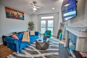 TV, peis og kontorer