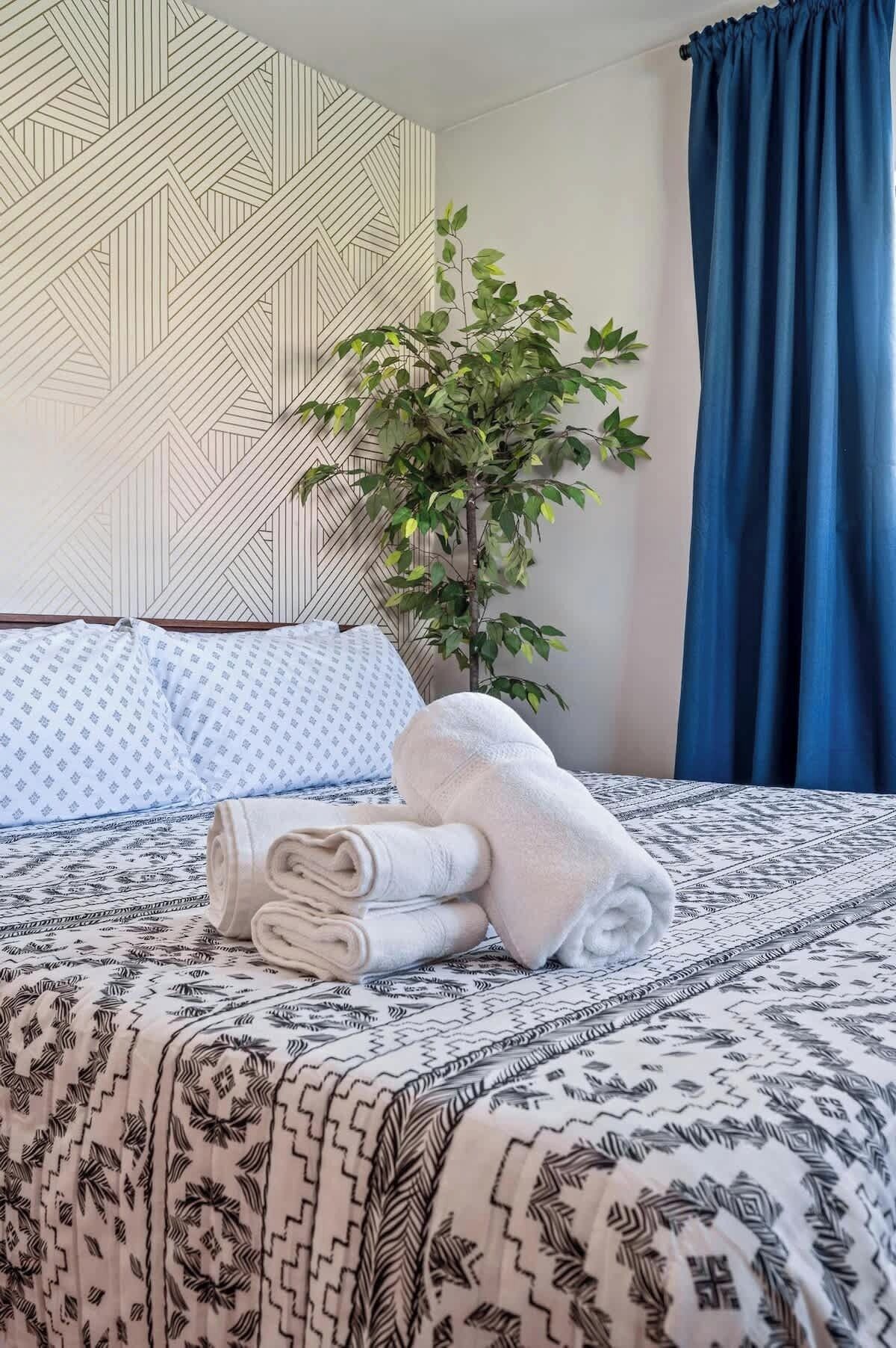 2 bedrooms, desk, iron/ironing board, WiFi