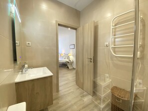 Shower, hair dryer, towels - ARMAÇÃO DE PÊRA OCEAN BREEZE by HOMING (Armação de Pêra)
