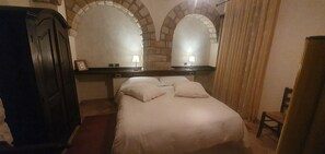 4 bedrooms, travel crib, WiFi, bed sheets - Stone villa with private pool and park, located in the Umbrian countryside (Umbria)