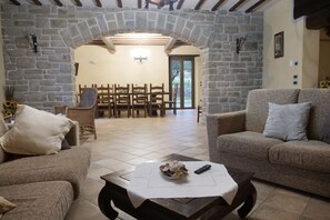 TV, fireplace - Stone villa with private pool and park, located in the Umbrian countryside (Umbria)