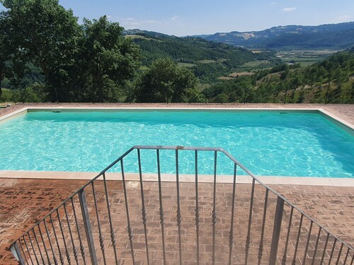Stone villa with private pool and park, located in the Umbrian countryside