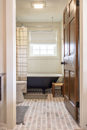 Hair dryer, towels, soap, toilet paper - The Little Red Schoolhouse (Cross Junction)