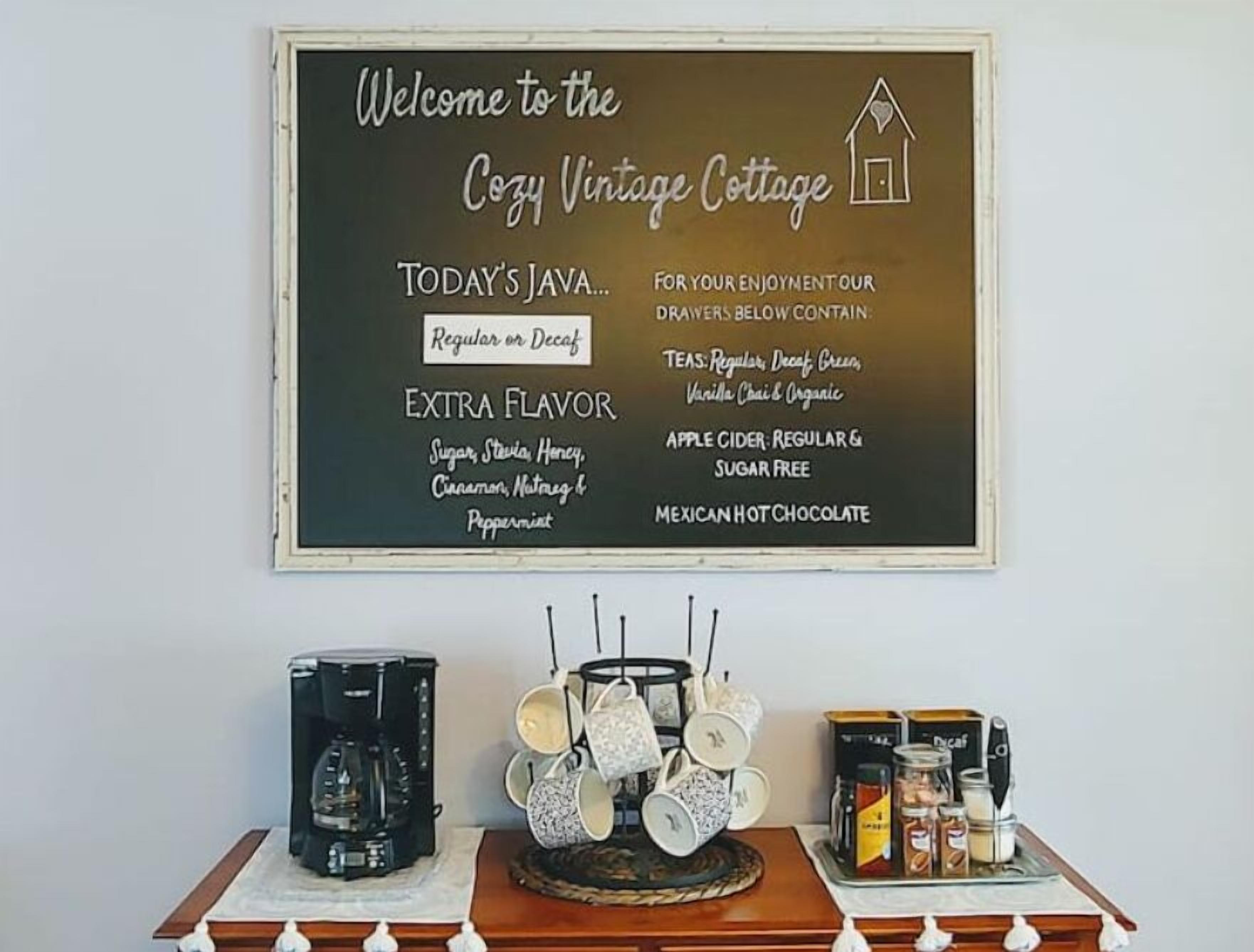 Clean & Cozy, Vintage Cottage