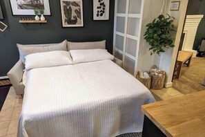 5 chambres, fer et planche à repasser, lit de bébé portatif, Wi-Fi
