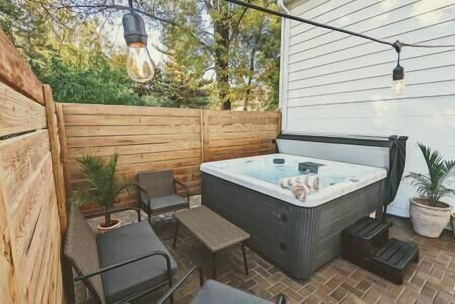 Outdoor spa tub